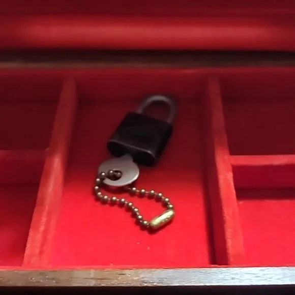 Vintage Wooden Pirate Treasure Chest Box With Lock& Key ! - Picture 8 of 10